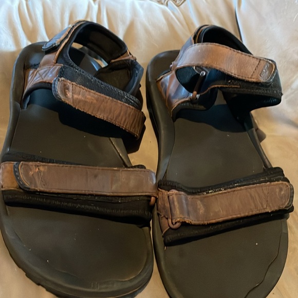 Olukai Sandals. Mens Size 11. Brown - Picture 1 of 7